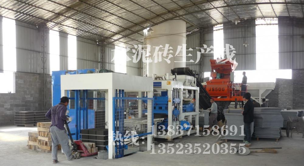 雙布料彩色制磚機(jī)設(shè)備，大型彩色路面磚機(jī)價(jià)格