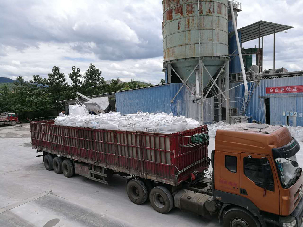 宏圖化工專業(yè)生產(chǎn)環(huán)保類石灰  氫氧化鈣 廠家直銷 歡迎來電